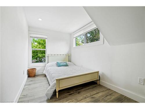 377 Cambridge Road W, Crystal Beach, ON - Indoor Photo Showing Bedroom