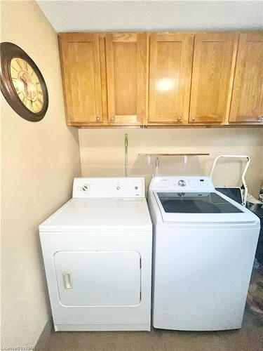 621 Bidwell Parkway, Fort Erie, ON - Indoor Photo Showing Laundry Room