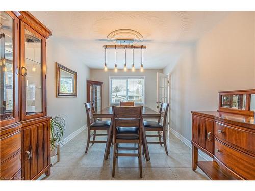 8 Donalda Court, St. Catharines, ON - Indoor Photo Showing Dining Room