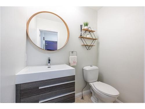8 Donalda Court, St. Catharines, ON - Indoor Photo Showing Bathroom