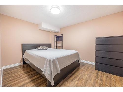 8 Donalda Court, St. Catharines, ON - Indoor Photo Showing Bedroom