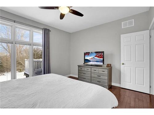 6301 Forest Ridge Drive, Niagara Falls, ON - Indoor Photo Showing Bedroom