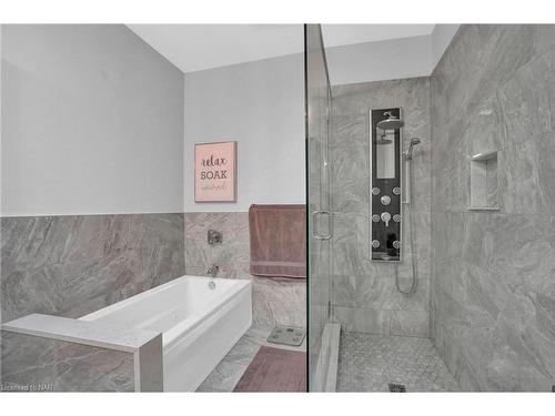 6301 Forest Ridge Drive, Niagara Falls, ON - Indoor Photo Showing Bathroom