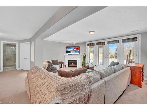 6301 Forest Ridge Drive, Niagara Falls, ON - Indoor With Fireplace