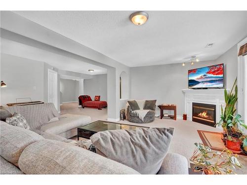 6301 Forest Ridge Drive, Niagara Falls, ON - Indoor Photo Showing Living Room With Fireplace