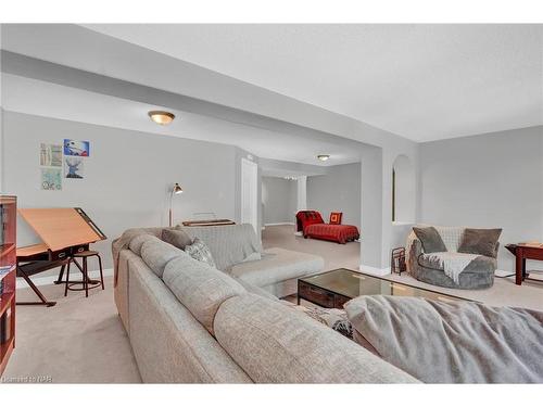 6301 Forest Ridge Drive, Niagara Falls, ON - Indoor Photo Showing Living Room