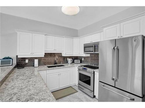 6301 Forest Ridge Drive, Niagara Falls, ON - Indoor Photo Showing Kitchen With Double Sink