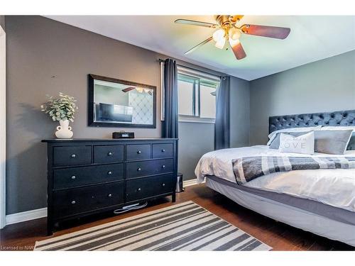 30-4215 Meadowvale Drive, Niagara Falls, ON - Indoor Photo Showing Bedroom