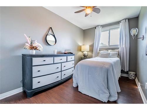 30-4215 Meadowvale Drive, Niagara Falls, ON - Indoor Photo Showing Bedroom