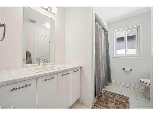 7864 Seabiscuit Drive, Niagara Falls, ON - Indoor Photo Showing Bathroom