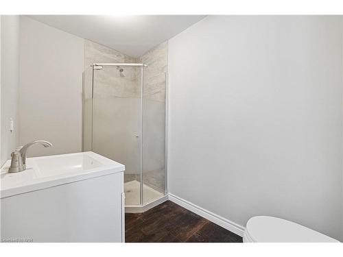 7864 Seabiscuit Drive, Niagara Falls, ON - Indoor Photo Showing Bathroom
