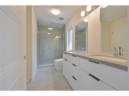 71B Bradley Street, St. Catharines, ON - Indoor Photo Showing Bathroom