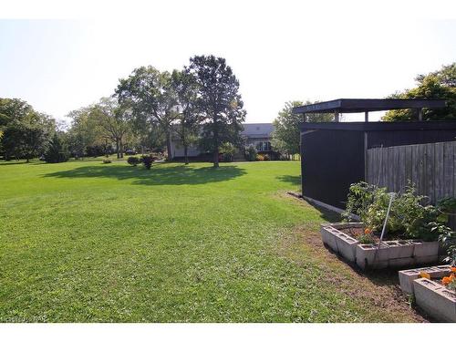 1437 Ridge Road Road N, Fort Erie, ON - Outdoor With Backyard