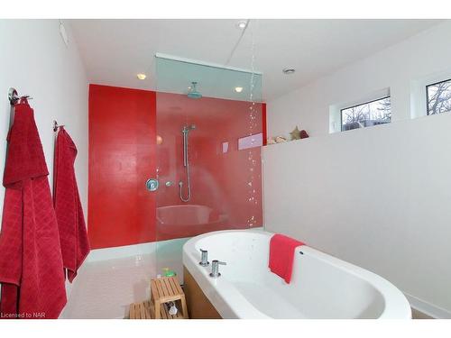 1437 Ridge Road Road N, Fort Erie, ON - Indoor Photo Showing Bathroom