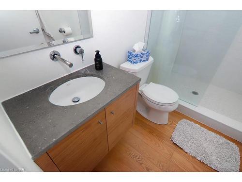 1437 Ridge Road Road N, Fort Erie, ON - Indoor Photo Showing Bathroom