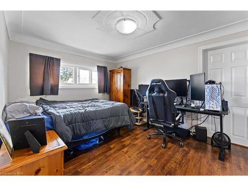 186 Price Avenue, Welland, ON - Indoor Photo Showing Bedroom