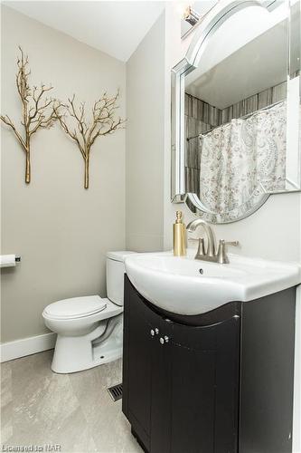 27 Ida Street, St. Catharines, ON - Indoor Photo Showing Bathroom