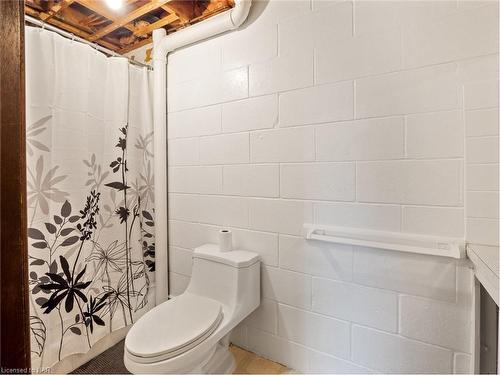 320 Albany Street, Fort Erie, ON - Indoor Photo Showing Bathroom