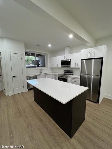 4590 Lee Avenue, Niagara Falls, ON - Indoor Photo Showing Kitchen