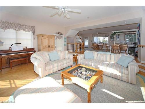25 Promenade Way, Crystal Beach, ON - Indoor Photo Showing Living Room