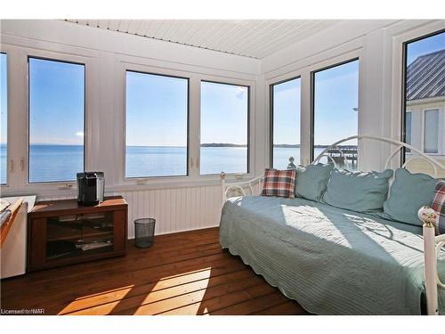 25 Promenade Way, Crystal Beach, ON - Indoor Photo Showing Bedroom