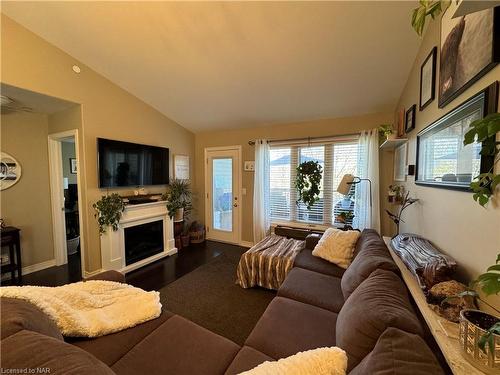 82 Parkside Drive, St. Catharines, ON - Indoor Photo Showing Other Room