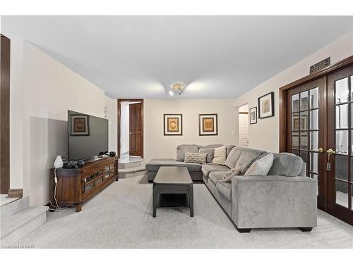 19 Southgate Circle, St. Catharines, ON - Indoor Photo Showing Living Room