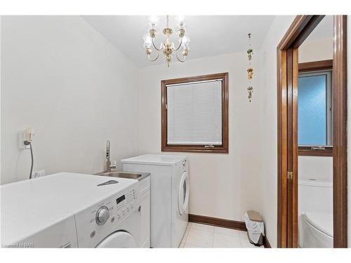 19 Southgate Circle, St. Catharines, ON - Indoor Photo Showing Laundry Room