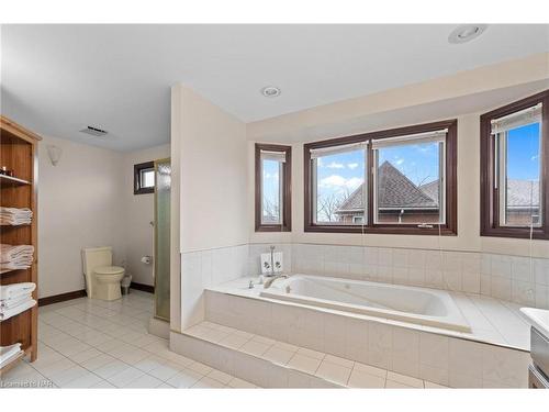 19 Southgate Circle, St. Catharines, ON - Indoor Photo Showing Bathroom