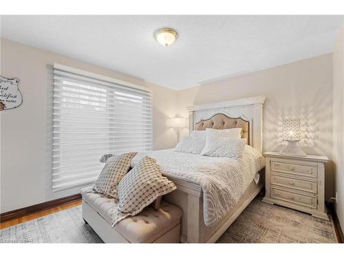 19 Southgate Circle, St. Catharines, ON - Indoor Photo Showing Bedroom