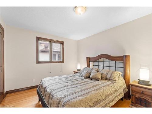 19 Southgate Circle, St. Catharines, ON - Indoor Photo Showing Bedroom