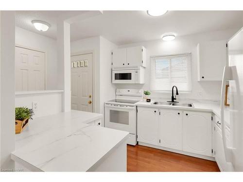 33-64 Forster Street, St. Catharines, ON - Indoor Photo Showing Kitchen With Double Sink