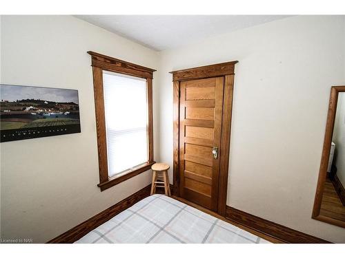 56 Woodland Avenue, St. Catharines, ON - Indoor Photo Showing Bedroom