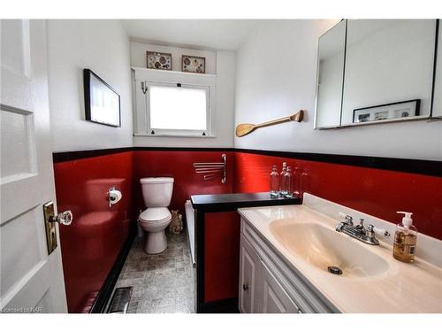 56 Woodland Avenue, St. Catharines, ON - Indoor Photo Showing Bathroom