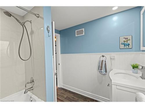 19 Fairburn Avenue, St. Catharines, ON - Indoor Photo Showing Bathroom