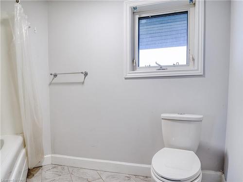 33260 Pettit Road, Wainfleet, ON - Indoor Photo Showing Bathroom