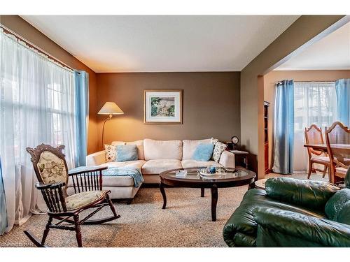 19 Windle Village Crescent, Thorold, ON - Indoor Photo Showing Living Room