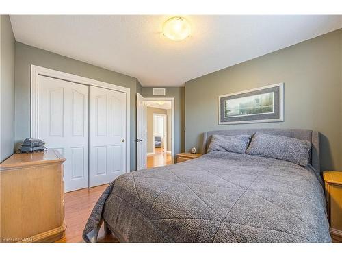 99 Loretta Drive, Niagara-On-The-Lake, ON - Indoor Photo Showing Bedroom