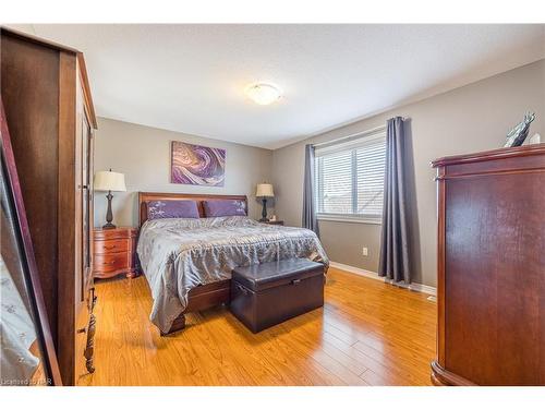 99 Loretta Drive, Niagara-On-The-Lake, ON - Indoor Photo Showing Bedroom