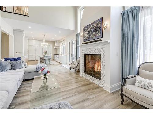 135 Gate Street, Niagara-On-The-Lake, ON - Indoor Photo Showing Living Room With Fireplace