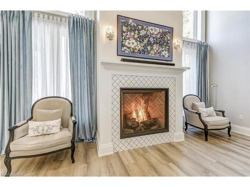 135 Gate Street, Niagara-On-The-Lake, ON - Indoor Photo Showing Living Room With Fireplace