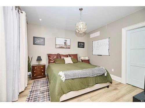 135 Gate Street, Niagara-On-The-Lake, ON - Indoor Photo Showing Bedroom