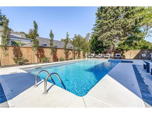 135 Gate Street, Niagara-On-The-Lake, ON - Outdoor With In Ground Pool With Backyard
