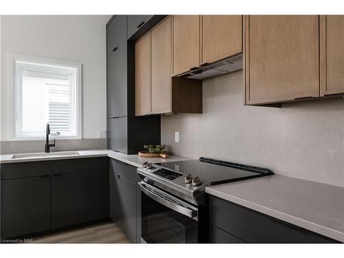 18 Butternut Crescent, Ridgeway, ON - Indoor Photo Showing Kitchen With Upgraded Kitchen