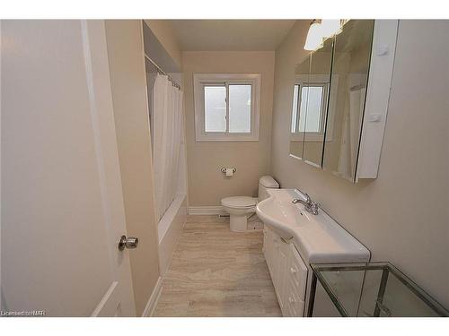 629 Scott Street, St. Catharines, ON - Indoor Photo Showing Bathroom