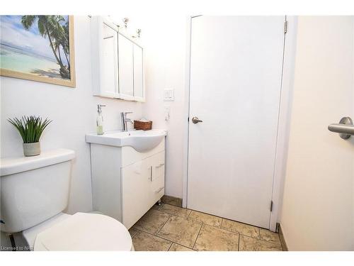23-4 Nova Crescent, Welland, ON - Indoor Photo Showing Bathroom