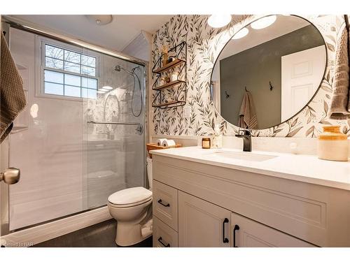 106 Belvidere Road, Crystal Beach, ON - Indoor Photo Showing Bathroom