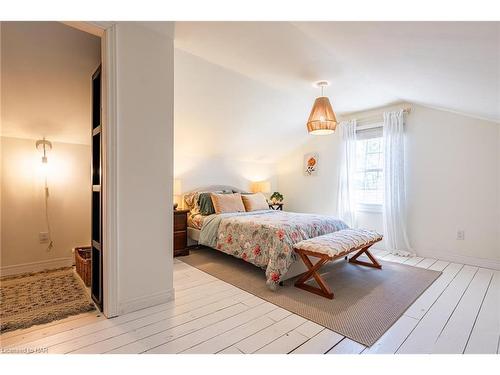 106 Belvidere Road, Crystal Beach, ON - Indoor Photo Showing Bedroom
