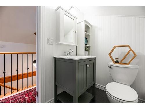 106 Belvidere Road, Crystal Beach, ON - Indoor Photo Showing Bathroom