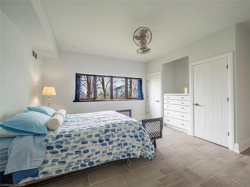 10165 Cedar Crest Road, Wainfleet, ON - Indoor Photo Showing Bedroom